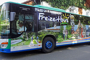 Das Foto zeigt den Freizeitbus.