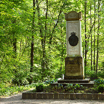 Fürstendamm with the classicist Königsstein. (Photo: Sabina Kirchmaier) Fürstendamm mit dem klassizistischen Königsstein. (Foto: Sabina Kirchmaier)