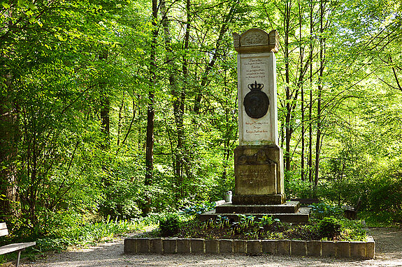 Fürstendamm with the classicist Königsstein. (Photo: Sabina Kirchmaier) Fürstendamm mit dem klassizistischen Königsstein. (Foto: Sabina Kirchmaier)