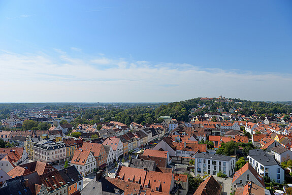 Herlicher Ausblick vom Pfarrturm über die Obere Altstadt bis nach Weihenstephan 