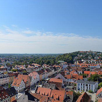 Herlicher Ausblick vom Pfarrturm über die Obere Altstadt bis nach Weihenstephan 