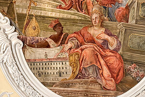 In the fresco in the Asam Hall, ‘Frisinga’ proudly and devotedly presents the plans for the new Asam building – and this is exactly how the Freising tour guides show their home town. (Photo: ski)