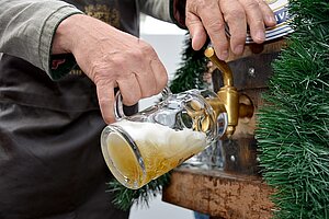 Wie die eigens gebrauten Festbiere munden, können alle Gäste bei der öffentlichen Bierprobe testen. 