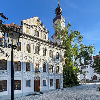 View from the cattle market towards the Ziererhaus and St. George's parish church. 