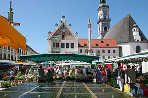The Green Weekly Market on Marienplatz in Freising – a place for exchange, encounters and culinary delights.