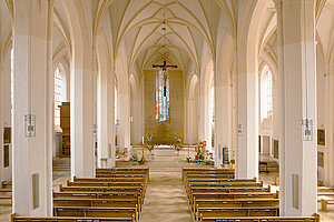 Innenraum der Pfarrkirche St. Georg. (Foto: Copter Company)