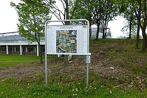 Schautafel am Gehölzlehrpfad