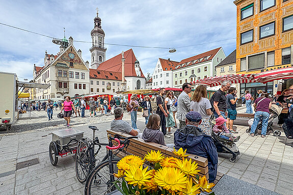 Weekly market around Marienplatz in Freising. (Photo: ski) Weekly market around Marienplatz in Freising. (Photo: ski)