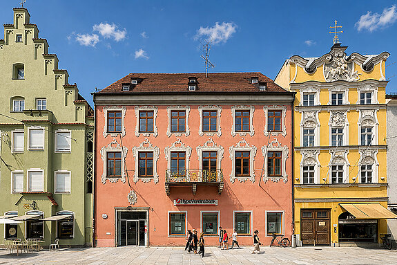 Magnificent façades – such as the former Prince-Bishop’s holiday home pictured here – line the streets of the old town. (Photo: ski) Magnificent façades – such as the former Prince-Bishop’s holiday home pictured here – line the streets of the old town. (Photo: ski)