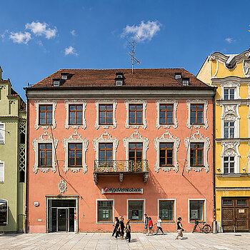Magnificent façades – such as the former Prince-Bishop’s holiday home pictured here – line the streets of the old town. (Photo: ski) Magnificent façades – such as the former Prince-Bishop’s holiday home pictured here – line the streets of the old town. (Photo: ski)