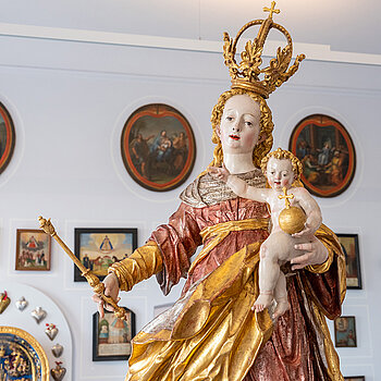 View into a room of the exhibition collection. (Photo: Diocesan Museum Freising / Thomas Dashuber)