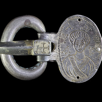 A belt buckle with St Luke - early Christian late antiquity (2nd half of the 5th/early 6th century) is one of the ‘2,972 things’ in the new section. (©Diözesanmuseum Freising, Photo: hires objects)