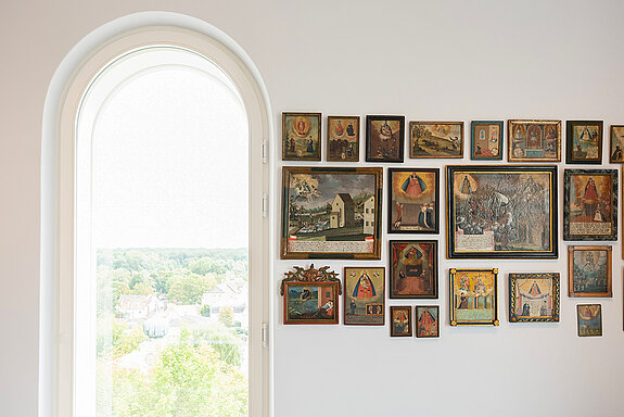 View into a room of the exhibition collection. (Photo: Diocesan Museum Freising / Thomas Dashuber)