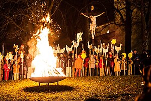 Einer der Höhepunkte des Freisinger Martinsfests: das Entzünden des großen 