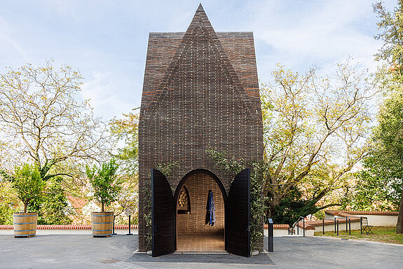 Mary's Mantle Chapel, Kiki Smith