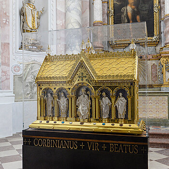 The Corbinian shrine in St Maximilian's Chapel. (Photo: Stadt Freising)  
